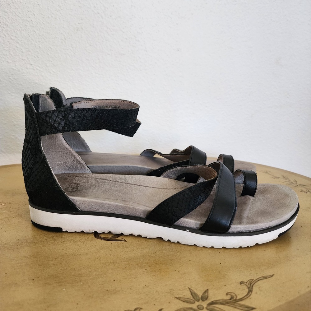 UGG‎ Sz 9 Black Leather Snake Gladiator Sandals Ankle Strap Flat Minimalist